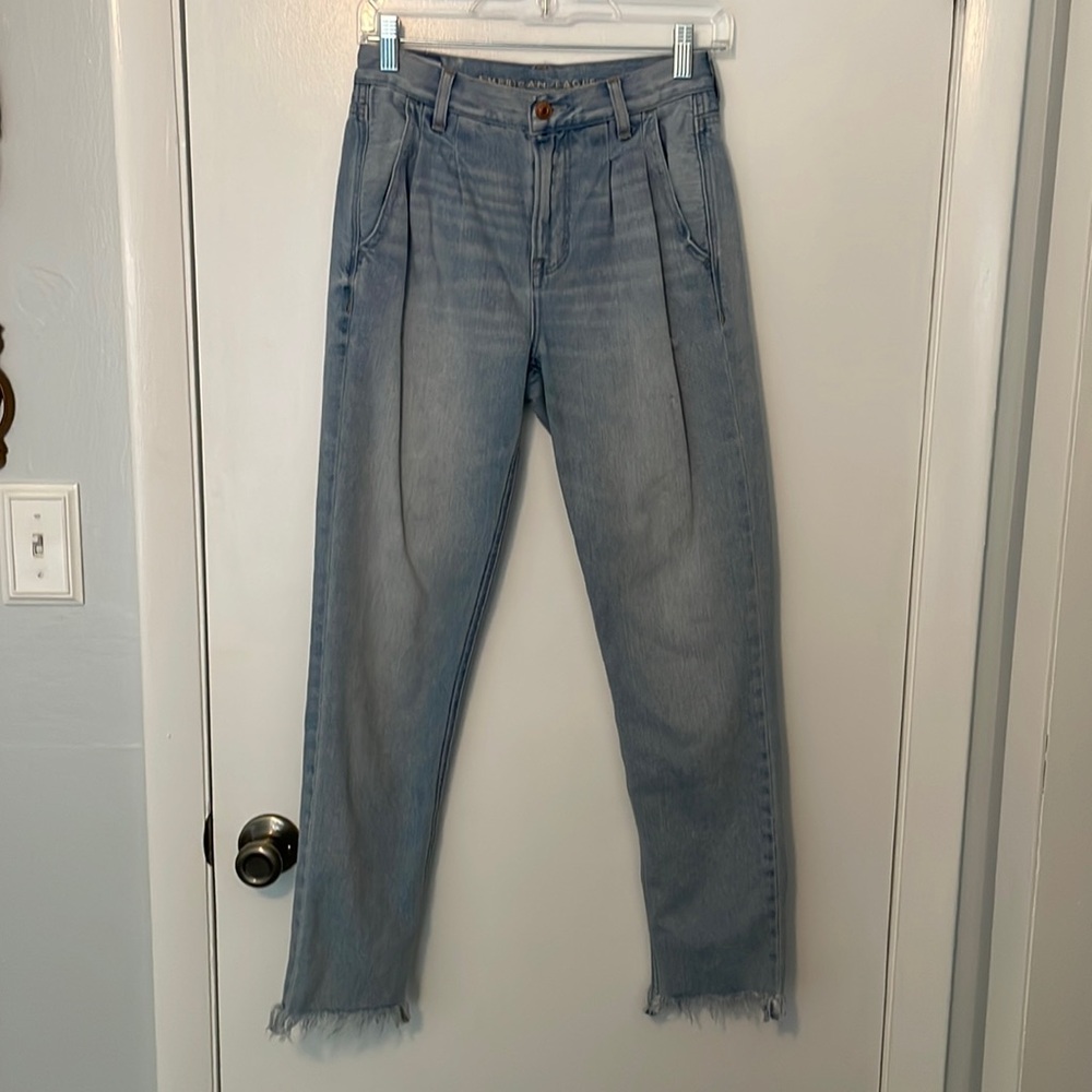 American Eagle Woman’s Pleated Front Mom Jean